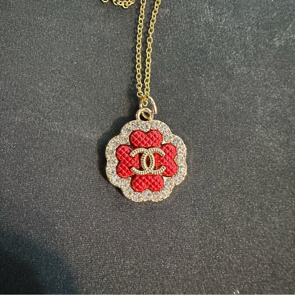 CHANEL Red and Gold Floral Pendant Necklace - Picture 3 of 3